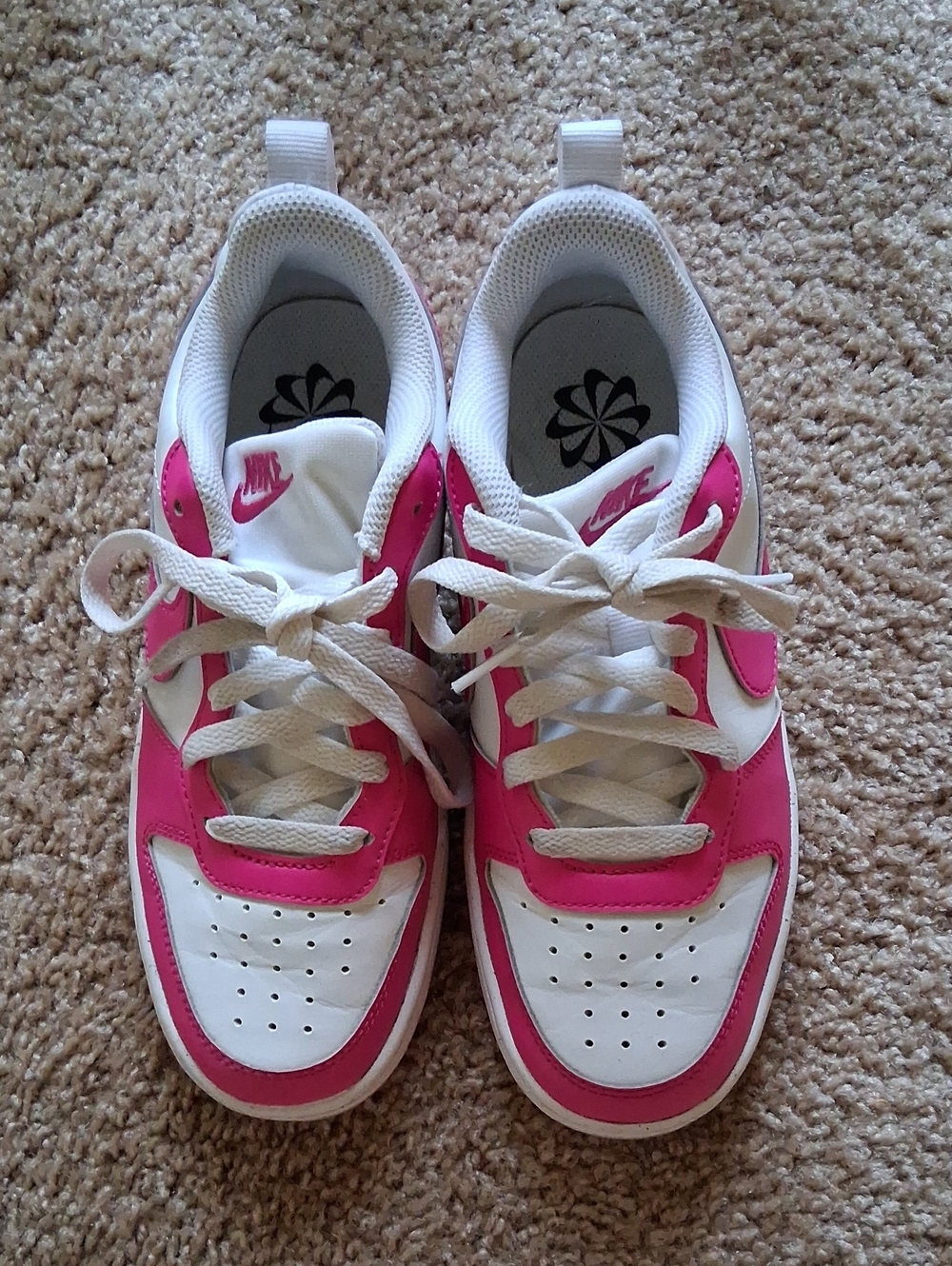 Nike Kids Low-Top Sneakers in White and Pink